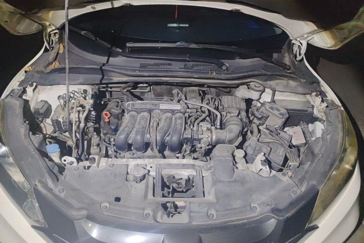 Used Honda Vezel 2015 1.5L CVT two-wheel drive Comfort trim Engine Bay