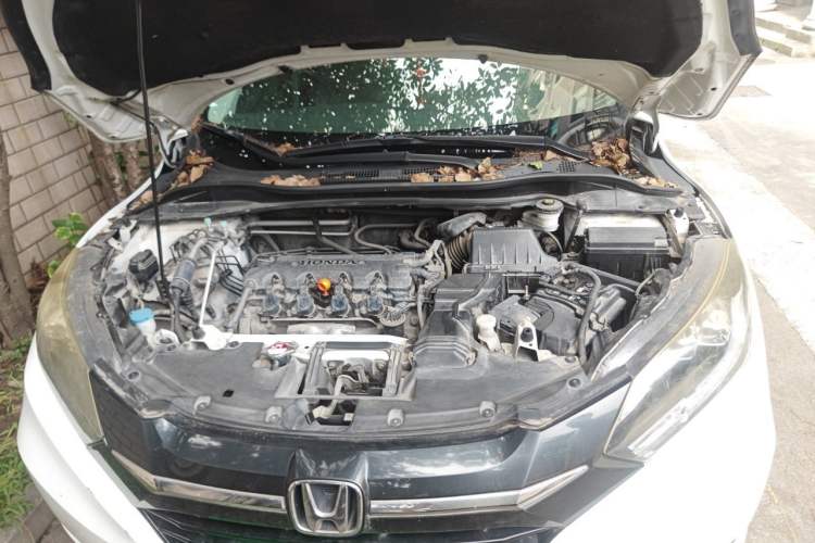 Used Honda Vezel 2015 1.8L CVT 2WD Luxury Model Engine Bay