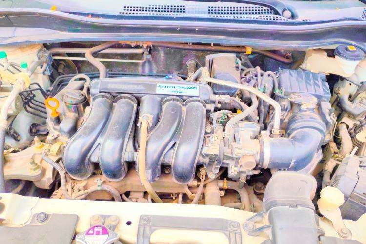 Used Honda Vezel 2015 1.5L CVT two-wheel drive Comfort trim Engine Bay
