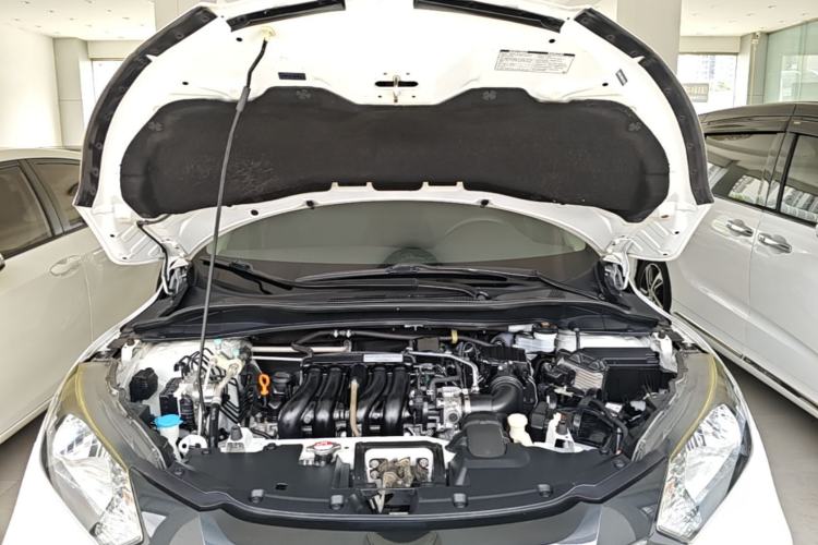Used Honda Vezel 2015 1.5L CVT two-wheel drive Comfort trim Engine Bay