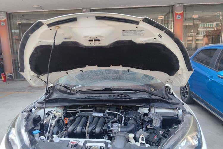 Used Honda Vezel 2015 1.5L CVT two-wheel drive Comfort trim Engine Bay
