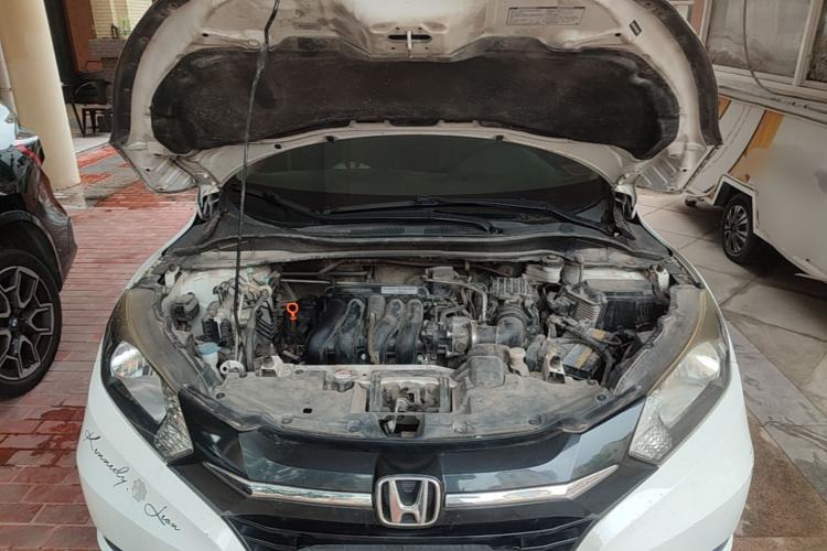 Used Honda Vezel 2015 1.5L CVT two-wheel drive Comfort trim Engine Bay
