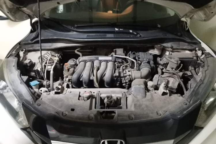 Used Honda Vezel 2015 1.5L CVT two-wheel drive Comfort trim Engine Bay