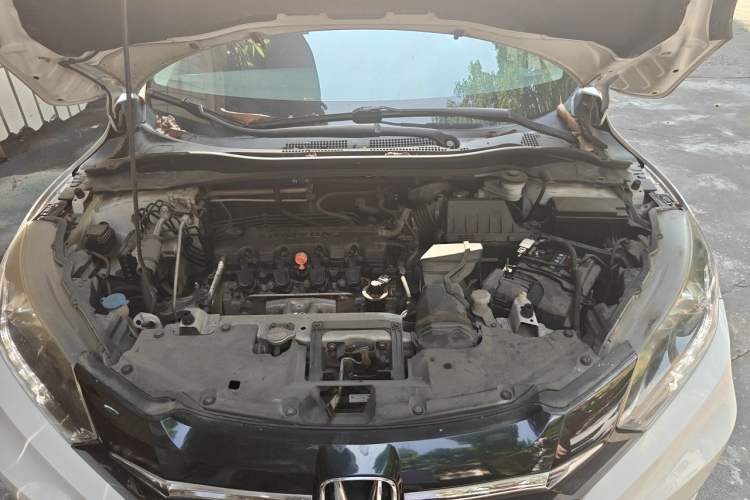 Used Honda Vezel 2015 1.8L CVT 2WD Luxury Model Engine Bay