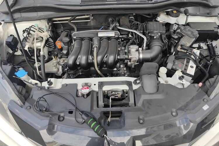 Used Honda Vezel 2015 1.5L manual two-wheel drive Comfort trim level Engine Bay