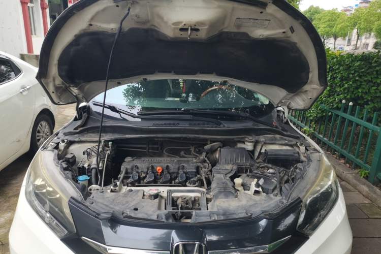 Used Honda Vezel 2015 1.8L CVT 2WD Luxury Model Engine Bay