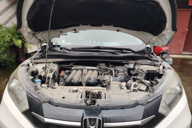 Used Honda Vezel 2015 1.5L manual two-wheel drive Comfort trim level Engine Bay