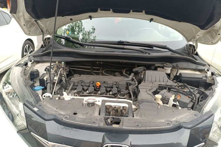 Used Honda Vezel 2015 1.8L CVT 2WD Elite Model Engine Bay