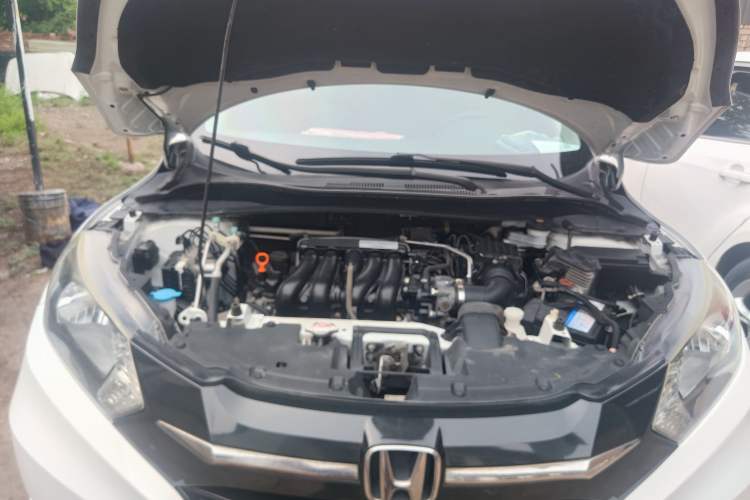 Used Honda Vezel 2015 1.5L manual two-wheel drive Comfort trim level Engine Bay