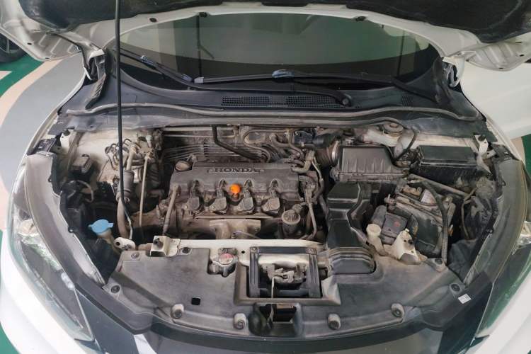 Used Honda Vezel 2015 1.8L CVT 2WD Luxury Model Engine Bay