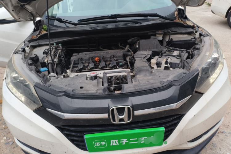 Used Honda Vezel 2015 1.8L CVT 2WD Luxury Model Engine Bay