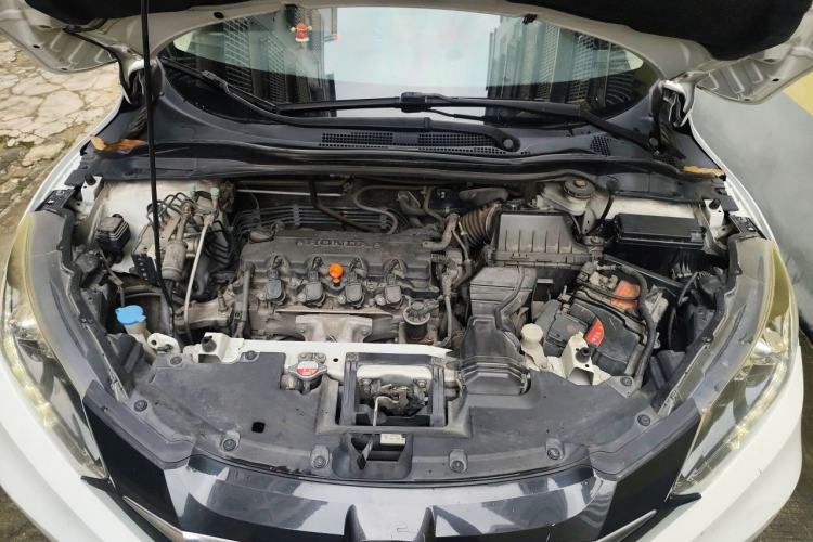 Used Honda Vezel 2015 1.8L CVT 2WD Luxury Model Engine Bay