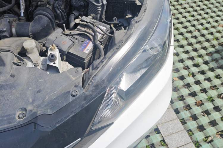 Used Honda Vezel 2015 1.5L CVT two-wheel drive Comfort trim Engine Bay Left