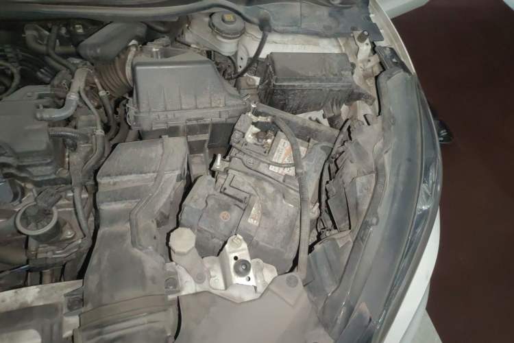 Used Honda Vezel 2015 1.8L CVT 2WD Luxury Model Engine Bay Left