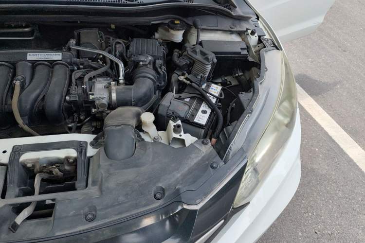 Used Honda Vezel 2015 1.5L CVT two-wheel drive Comfort trim Engine Bay Left