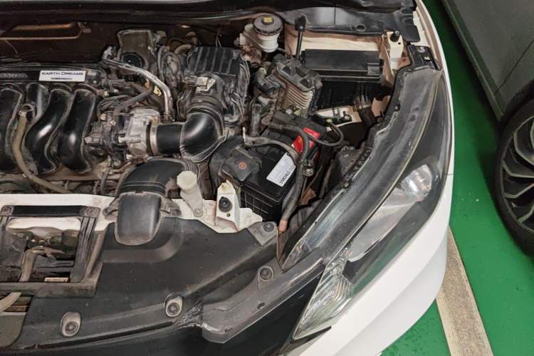 Used Honda Vezel 2015 1.5L CVT two-wheel drive Comfort trim Engine Bay Left