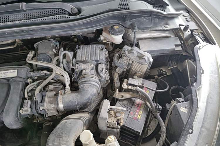Used Honda Vezel 2015 1.5L CVT two-wheel drive Comfort trim Engine Bay Left