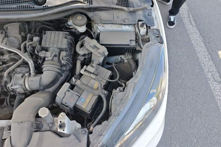 Used Honda Vezel 2015 1.5L CVT two-wheel drive Comfort trim Engine Bay Left