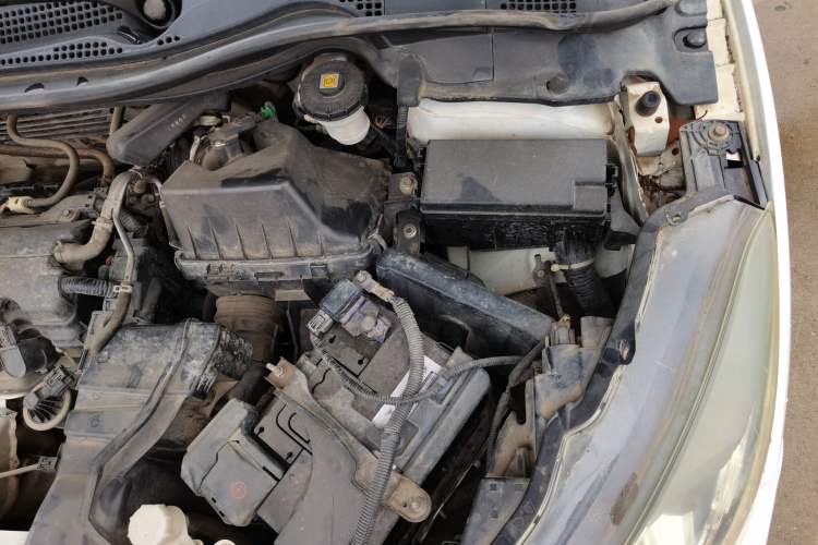 Used Honda Vezel 2015 1.8L CVT 2WD Luxury Model Engine Bay Left