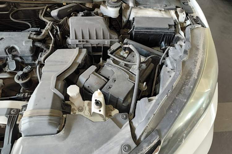 Used Honda Vezel 2015 1.8L CVT 2WD Luxury Model Engine Bay Left