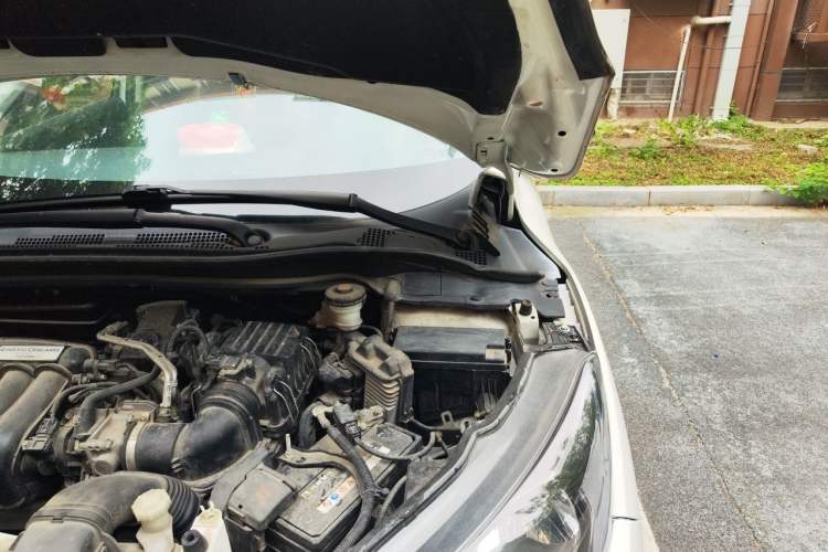 Used Honda Vezel 2015 1.5L CVT two-wheel drive Comfort trim Engine Bay Left