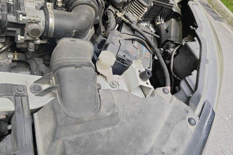 Used Honda Vezel 2015 1.5L CVT two-wheel drive Comfort trim Engine Bay Left