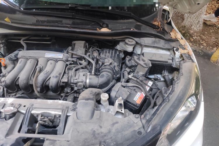 Used Honda Vezel 2015 1.5L CVT two-wheel drive Comfort trim Engine Bay Left