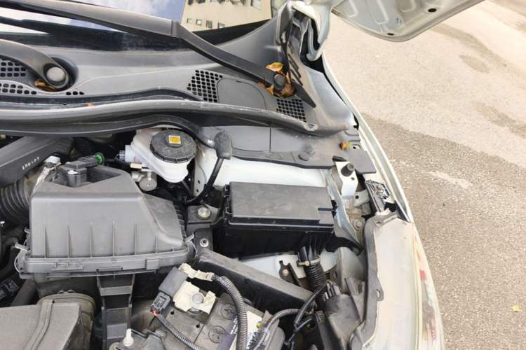 Used Honda Vezel 2015 1.8L CVT 2WD Luxury Model Engine Bay Left