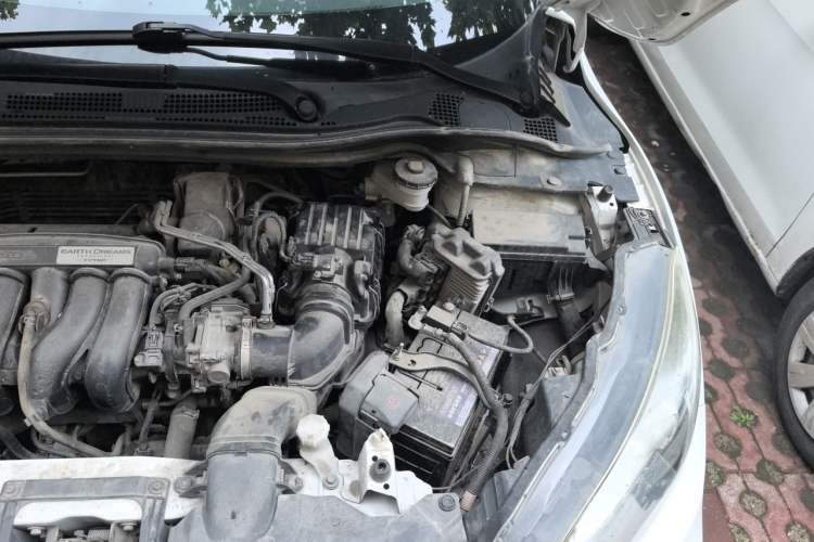 Used Honda Vezel 2015 1.5L CVT two-wheel drive Comfort trim Engine Bay Left