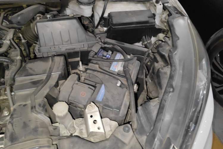 Used Honda Vezel 2015 1.8L CVT 2WD Luxury Model Engine Bay Left