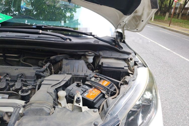 Used Honda Vezel 2015 1.8L CVT 2WD Luxury Model Engine Bay Left