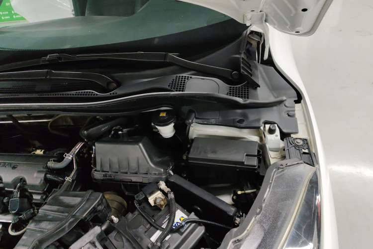 Used Honda Vezel 2015 1.8L CVT 2WD Elite Model Engine Bay Left
