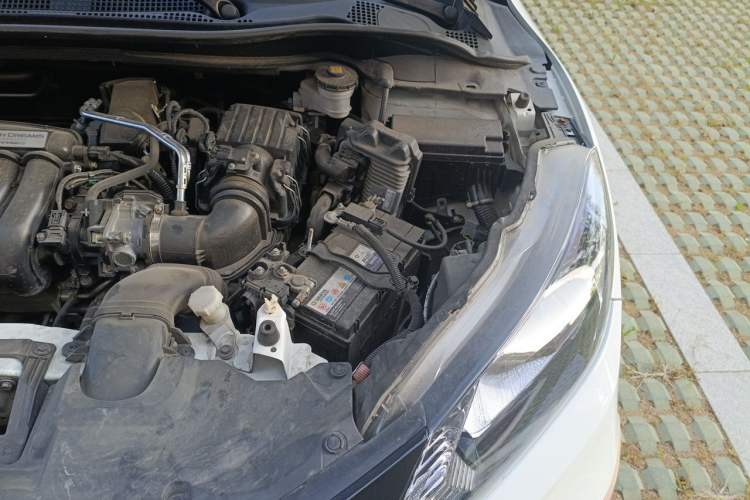 Used Honda Vezel 2015 1.5L CVT two-wheel drive Comfort trim Engine Bay Left
