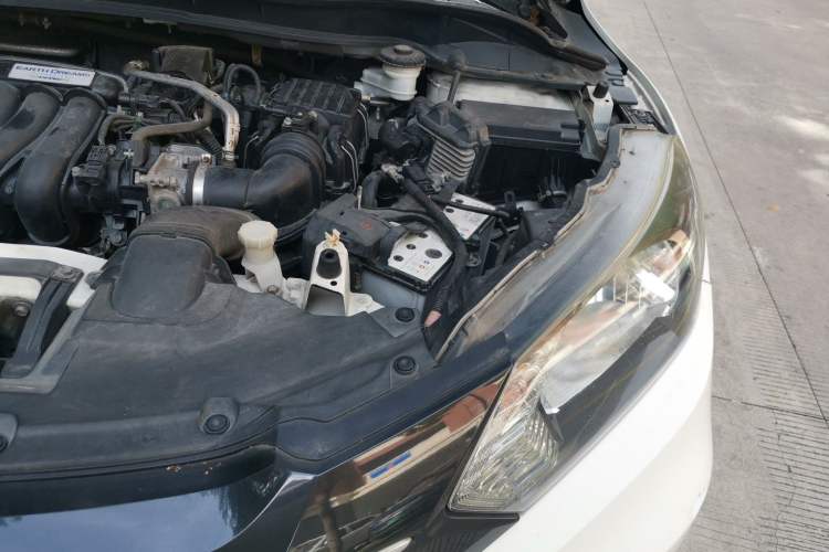 Used Honda Vezel 2015 1.5L CVT two-wheel drive Comfort trim Engine Bay Left