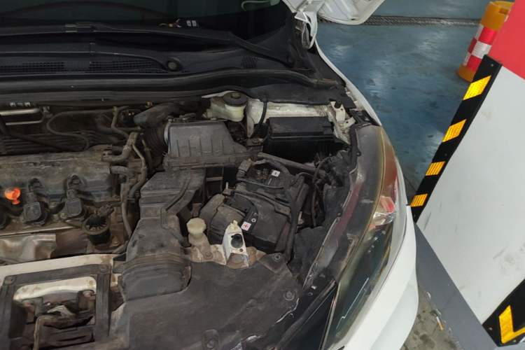 Used Honda Vezel 2015 1.8L CVT 2WD Luxury Model Engine Bay Left