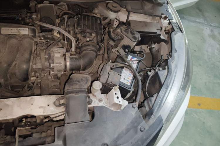 Used Honda Vezel 2015 1.5L CVT two-wheel drive Comfort trim Engine Bay Left