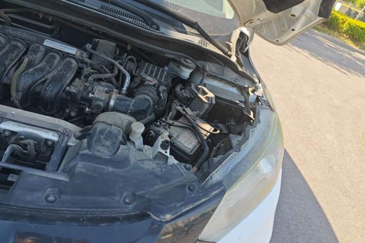 Used Honda Vezel 2015 1.5L CVT two-wheel drive Comfort trim Engine Bay Left