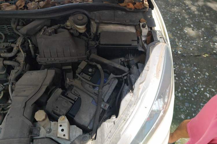 Used Honda Vezel 2015 1.8L CVT 2WD Luxury Model Engine Bay Left