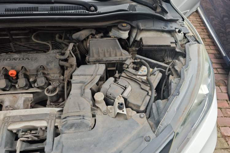 Used Honda Vezel 2015 1.8L CVT 2WD Luxury Model Engine Bay Left
