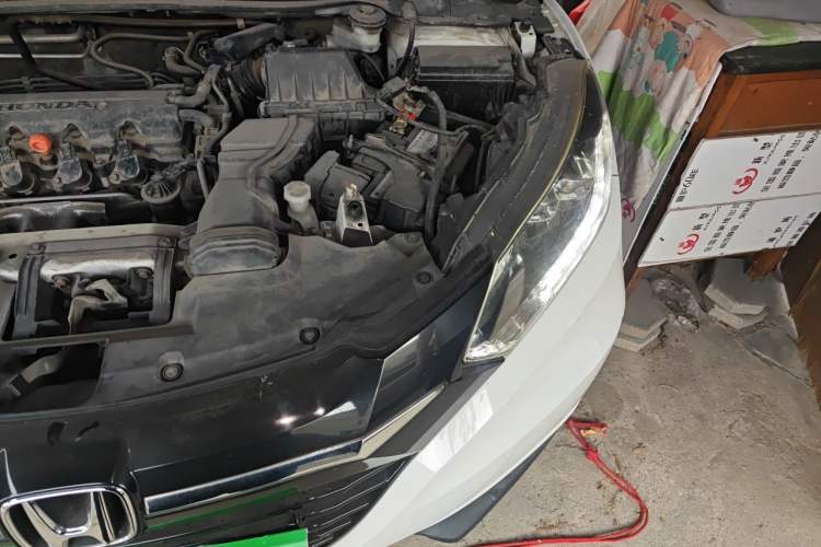 Used Honda Vezel 2015 1.8L CVT 2WD Luxury Model Engine Bay Left
