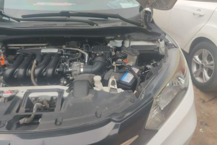 Used Honda Vezel 2015 1.5L manual two-wheel drive Comfort trim level Engine Bay Left