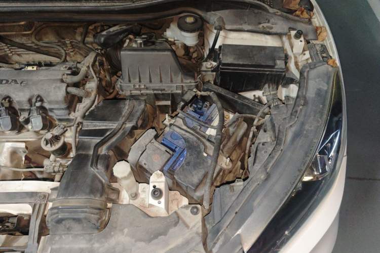 Used Honda Vezel 2015 1.8L CVT 2WD Luxury Model Engine Bay Left