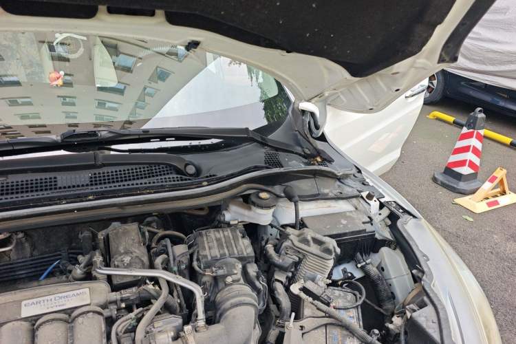 Used Honda Vezel 2015 1.5L CVT two-wheel drive Comfort trim Engine Bay Left