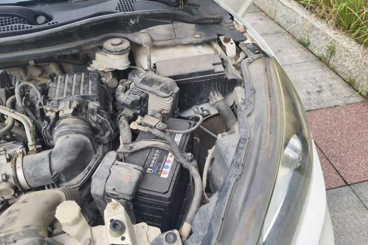 Used Honda Vezel 2015 1.5L CVT two-wheel drive Comfort trim Engine Bay Left