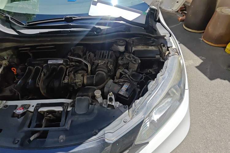 Used Honda Vezel 2015 1.5L CVT two-wheel drive Comfort trim Engine Bay Left