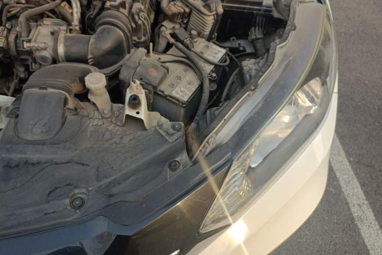 Used Honda Vezel 2015 1.5L CVT two-wheel drive Comfort trim Engine Bay Left
