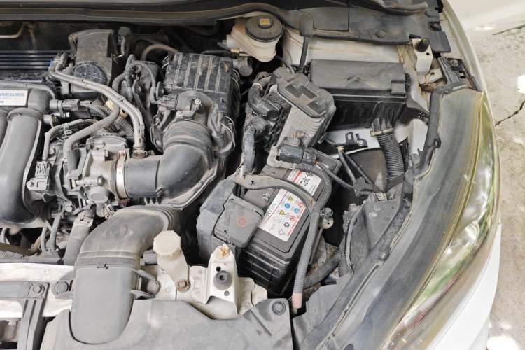Used Honda Vezel 2015 1.5L CVT two-wheel drive Comfort trim Engine Bay Left