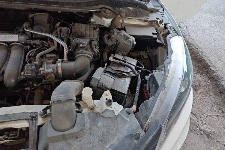 Used Honda Vezel 2015 1.5L CVT two-wheel drive Comfort trim Engine Bay Left