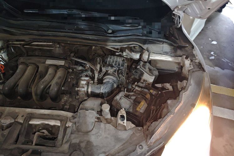 Used Honda Vezel 2015 1.5L CVT two-wheel drive Comfort trim Engine Bay Left