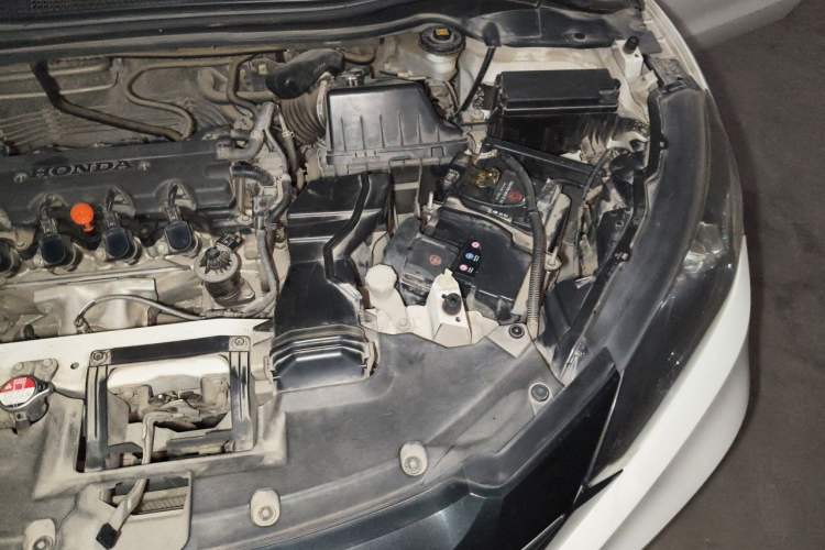 Used Honda Vezel 2015 1.8L CVT 2WD Luxury Model Engine Bay Left